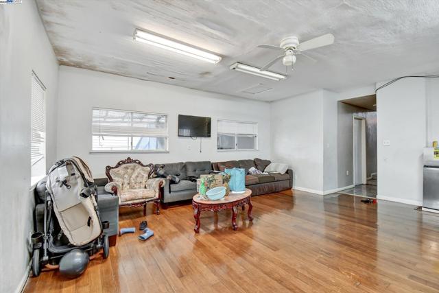 1506 52nd Ave, Oakland CA: https://media.crmls.org/mediaz/46e4d14d-0ba9-4fad-a966-21887495e8fb.jpg