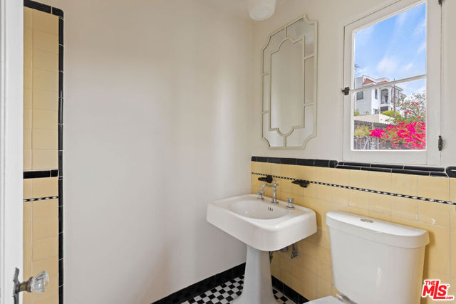 6856 Los Altos Place, Los Angeles CA: https://media.crmls.org/mediaz/46e53112-5994-483d-ba50-e567de713bfa.jpg