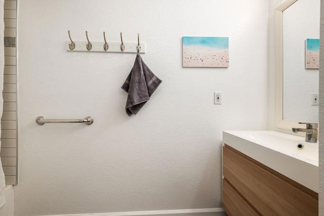 2812 N Auburn Court #207, Palm Springs, CA 92262