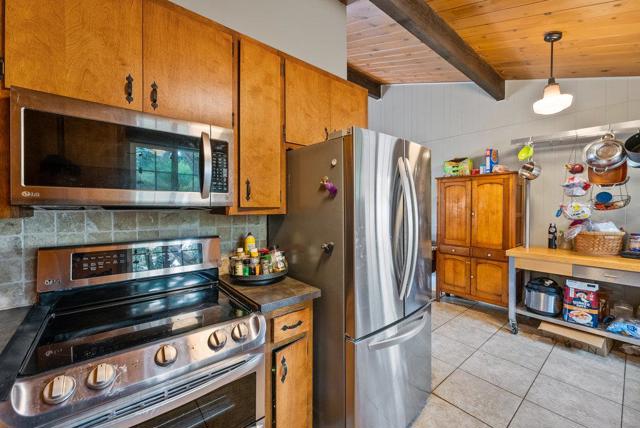 37 Vista Drive, Salinas CA: https://media.crmls.org/mediaz/46e58f27-f6db-4865-a45a-fe59b8c3cc67.jpg