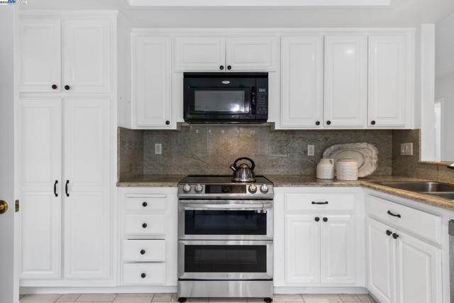 Image 22 of 60 For 66 Edgegate Ct