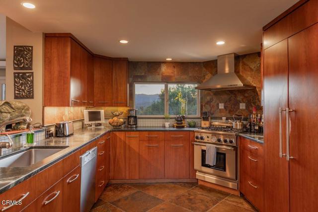 Detail Gallery Image 7 of 37 For 358 Sunset Ct, Oak View,  CA 93022 - 4 Beds | 3/1 Baths