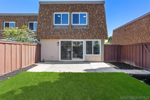 268 Festival Dr, Oceanside CA: https://media.crmls.org/mediaz/46e6b00b-cfb0-4c6f-bf34-d8f2b0f08def.jpg