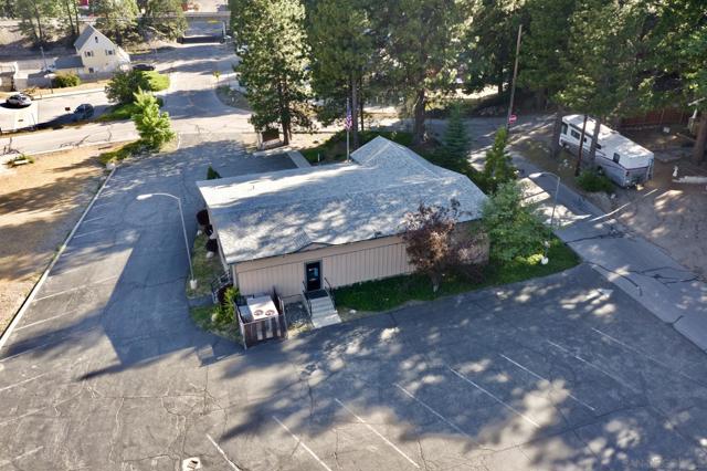 32065 Hunsaker Way, Running Springs CA: https://media.crmls.org/mediaz/46e6edfb-8537-44ca-a5bd-637ca9d975da.jpg