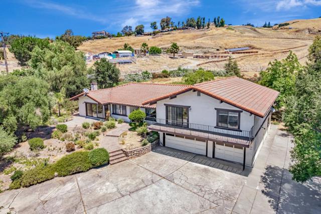 15231 Skyview Drive, San Jose CA: https://media.crmls.org/mediaz/46e7c45d-2792-4108-92c9-f535244b1112.jpg