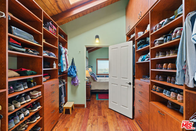 2303 Tuna Canyon Road, Topanga CA: https://media.crmls.org/mediaz/46e7f104-adda-4440-ad4f-0baef6f8f9ce.jpg