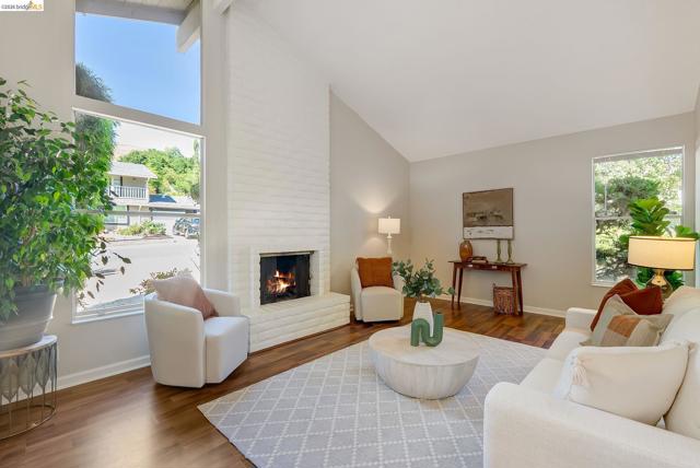 Image 5 of 47 For 2651 Tamalpais Dr