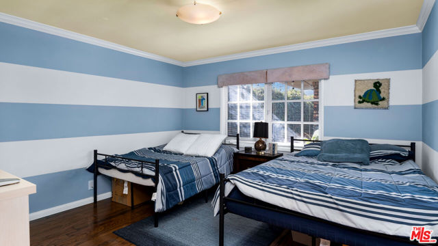 4559 Morella Avenue, Valley Village CA: https://media.crmls.org/mediaz/46e85d64-efae-4540-8384-3e3da3a7b938.jpg