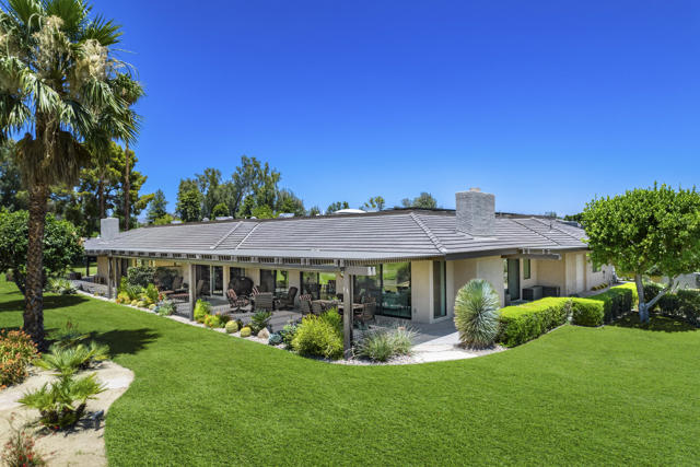 9 Furman Court, Rancho Mirage CA: https://media.crmls.org/mediaz/46e8634f-db5b-446d-92be-5ed0aec7d80c.jpg