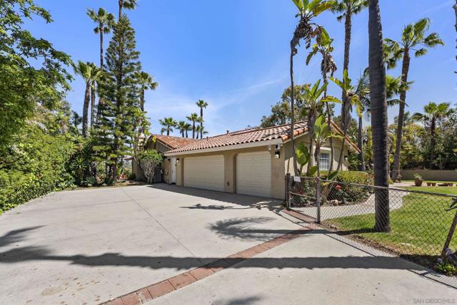 6518 Monte Fuego, Rancho Santa Fe CA: https://media.crmls.org/mediaz/46e88221-e169-4f9a-9438-f1c2cb573294.jpg