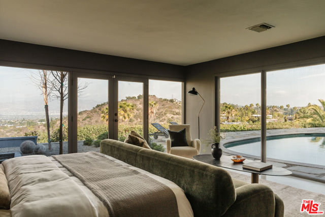 8559 Edwin Drive, Los Angeles CA: https://media.crmls.org/mediaz/46e8a817-53d6-480b-aeb5-0a297d505262.jpg