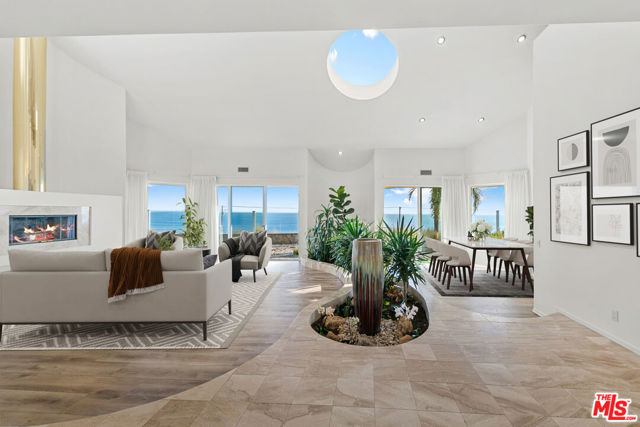 32215 Pacific Coast Highway, Malibu CA: https://media.crmls.org/mediaz/46e8cac7-380c-4800-a906-2ca218de56ce.jpg