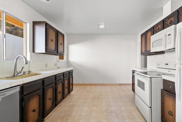 15 Work Avenue, Monterey CA: https://media.crmls.org/mediaz/46e91a6b-af29-41cb-8423-cfd9a552296a.jpg