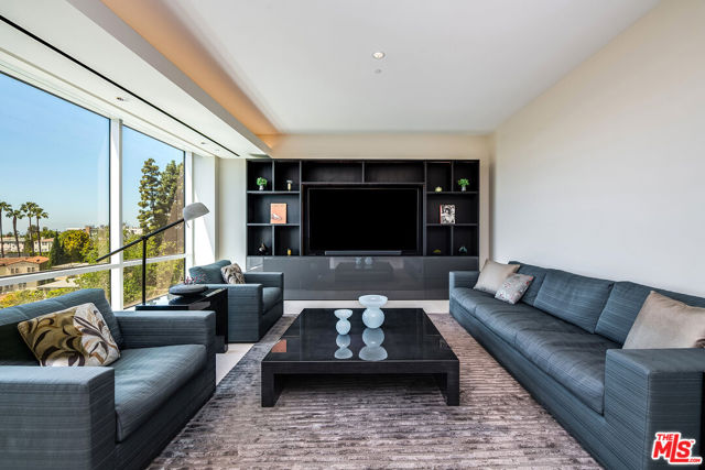 1200 Club View Drive, Los Angeles CA: https://media.crmls.org/mediaz/46e9b8cf-1c32-41a3-9d71-ceef6333714d.jpg