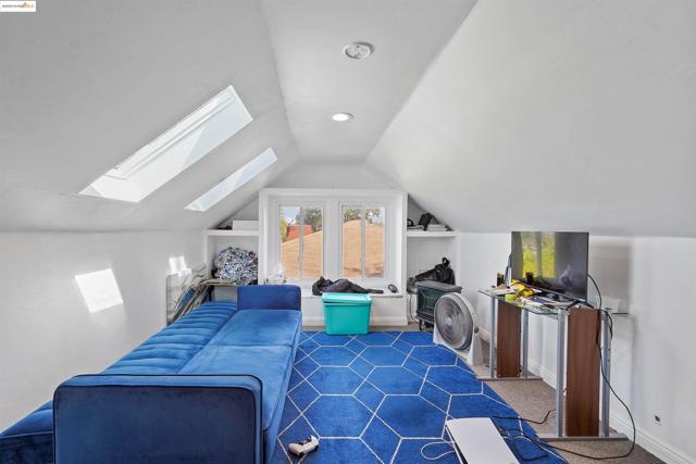 120 Sunset Ave, Vallejo CA: https://media.crmls.org/mediaz/46e9d1a4-102a-4feb-8661-76b2812990e0.jpg