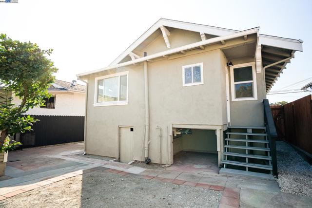 2232 Rosedale Ave, Oakland CA: https://media.crmls.org/mediaz/46ea5f83-b5af-4509-8306-074ea446a866.jpg