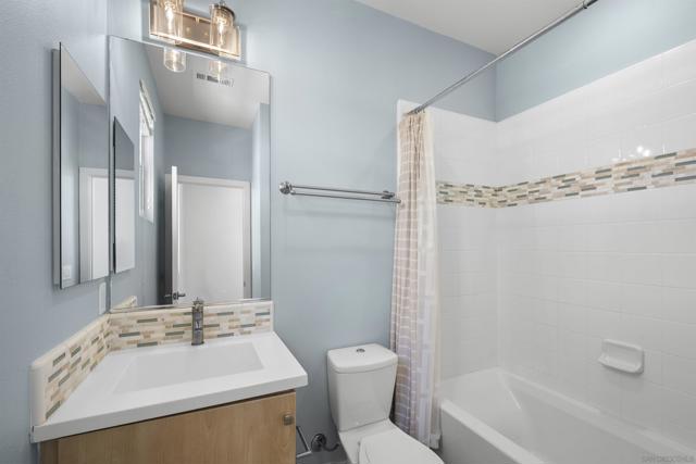Image 37 of 74 For 7907 Modern Oasis Drive