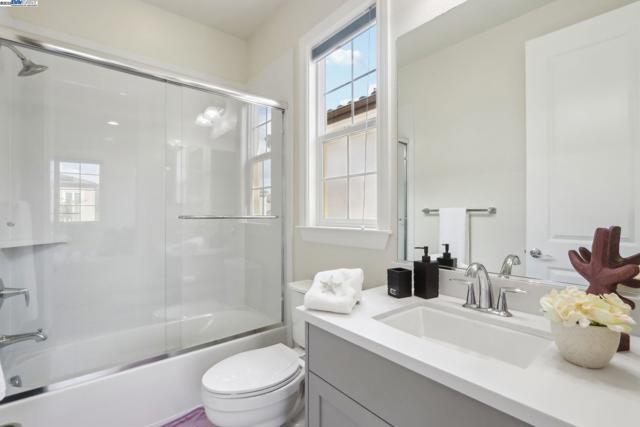 3454 Cinnamon Ridge Rd, San Ramon CA: https://media.crmls.org/mediaz/46eb8b93-7ba2-48d2-9978-711afa4780a0.jpg