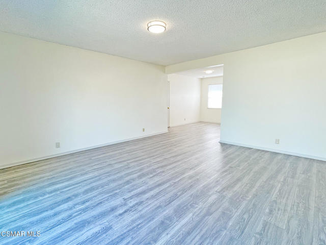 2306 Madrone Street, Simi Valley CA: https://media.crmls.org/mediaz/46ebe9ec-88c9-4591-93b9-fc0d3abca6c9.jpg