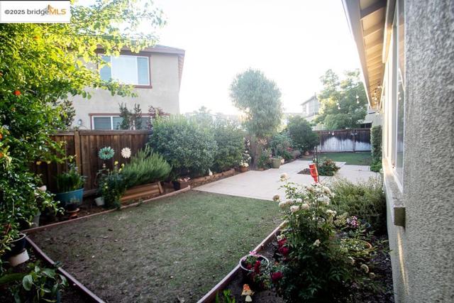 1083 Steeple Blvd, Brentwood CA: https://media.crmls.org/mediaz/46ebef5d-4997-4572-9fcf-e410267c52d9.jpg