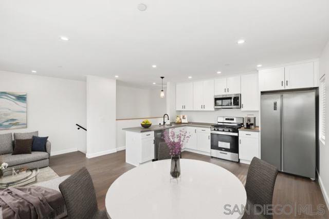 721 27 E 22nd St, National City CA: https://media.crmls.org/mediaz/46ec465d-8d8d-4344-97d5-f9e10e2a2cd6.jpg