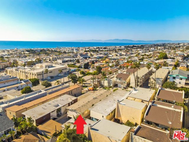 960 1ST Street, Hermosa Beach, California 90254, 2 Bedrooms Bedrooms, ,1 BathroomBathrooms,Residential,Sold,1ST,22130025