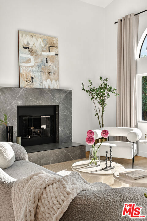 2603 Crestmoore Place, Los Angeles CA: https://media.crmls.org/mediaz/46ecd101-8e94-4a24-9a4b-8bf86aee5b09.jpg