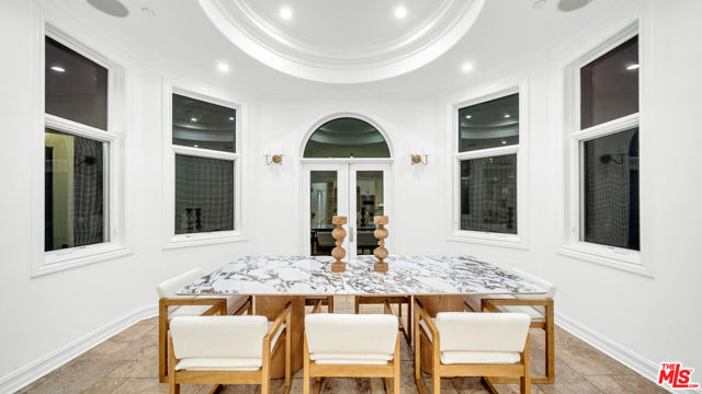 1447 San Ysidro Drive, Beverly Hills CA: https://media.crmls.org/mediaz/46ecf13e-80d2-4043-9bb6-bf277d94abd4.jpg