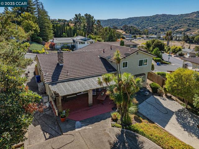 109 Scotts Chute Ct, Richmond CA: https://media.crmls.org/mediaz/46ed0632-8496-44db-9558-bf1111203904.jpg