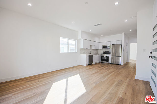 954 N Kingsley Drive, Los Angeles CA: https://media.crmls.org/mediaz/46ed1596-6ce6-47cf-b5b9-ce6093347f98.jpg
