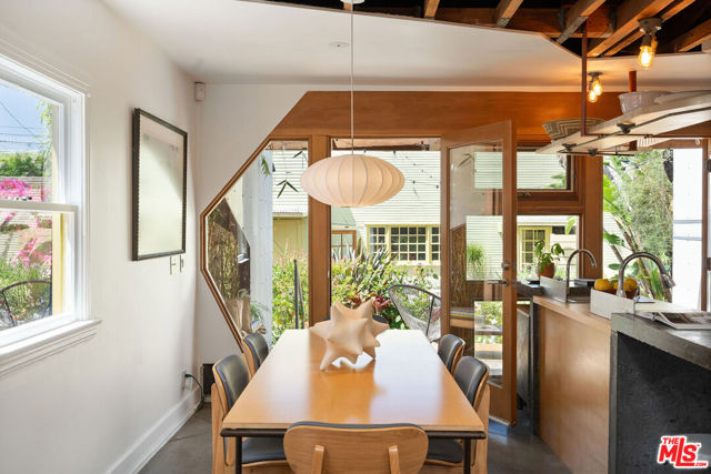 2311 Glencoe Avenue, Venice CA: https://media.crmls.org/mediaz/46ed2f04-acc9-472a-bcc5-e1962eca2555.jpg