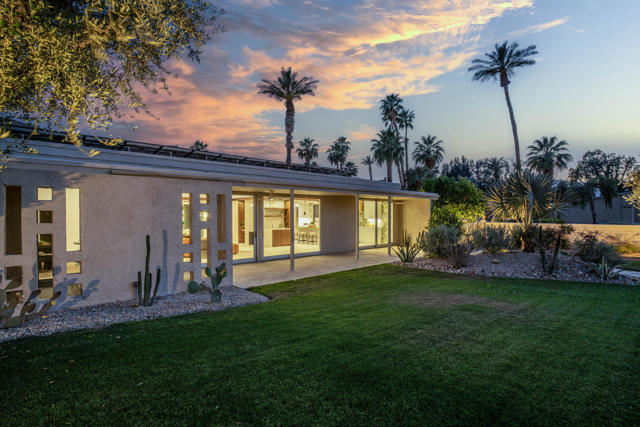 76670 Lark Lane, Indian Wells CA: https://media.crmls.org/mediaz/46ed37f0-d51c-4376-8f5d-15ed0c502cf6.jpg
