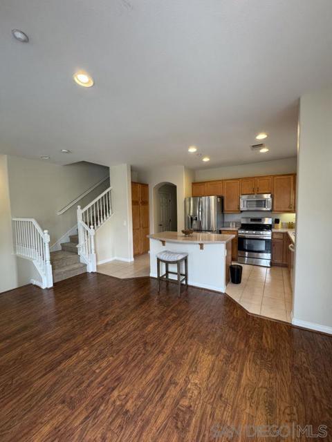 1355 Sky Ridge Ct, San Marcos CA: https://media.crmls.org/mediaz/46edaa58-8b49-4a5b-a91c-238922dbdb43.jpg