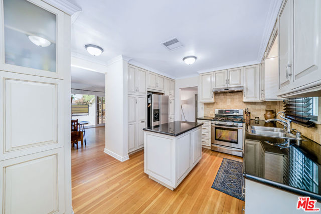 15732 Lassen Street photo 7