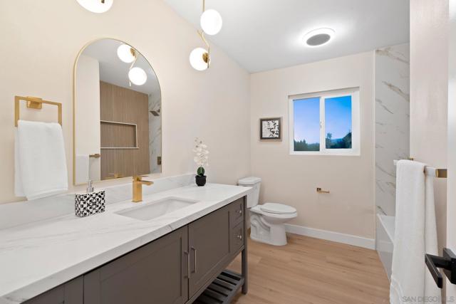 9401 Broadmoor Pl, La Mesa CA: https://media.crmls.org/mediaz/46ee1027-1d0d-48fb-bae5-6d6176e80dc6.jpg