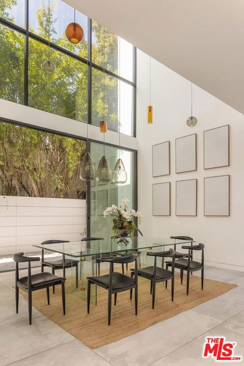 649 N Edinburgh Avenue, Los Angeles CA: https://media.crmls.org/mediaz/46ee5591-786c-486a-a1c4-aae2529ae6af.jpg