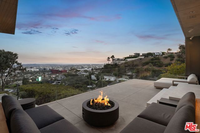1430 Sunset Plaza Drive, Los Angeles CA: https://media.crmls.org/mediaz/46ee66f7-eca9-47e4-9331-8ff24915be3e.jpg