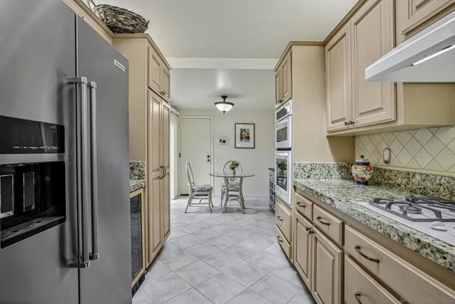 6375 Via Cabrera, La Jolla CA: https://media.crmls.org/mediaz/46ef06e7-3800-45f1-b003-b35d6dc0c84f.jpg
