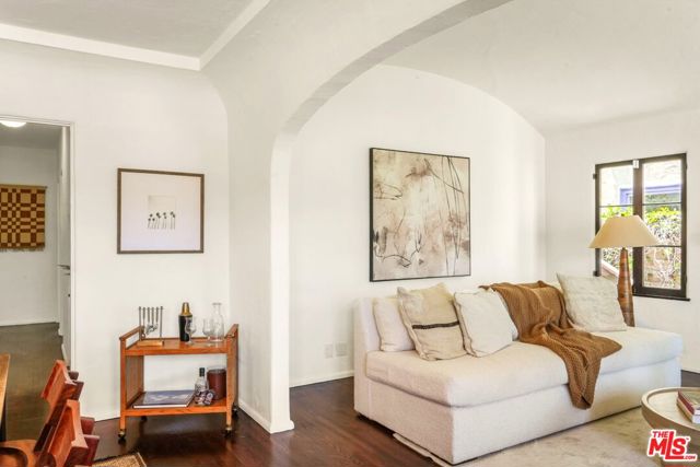 2218 Pearl Street, Santa Monica CA: https://media.crmls.org/mediaz/46ef8701-dca2-4dd4-940d-ac40d25ae5fe.jpg