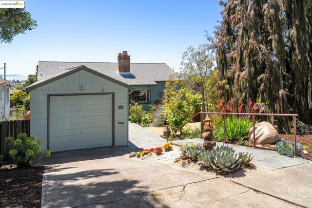 917 Avis Dr, El Cerrito CA: https://media.crmls.org/mediaz/46f01fee-34f0-42c6-86a4-9bb36cdd9703.jpg