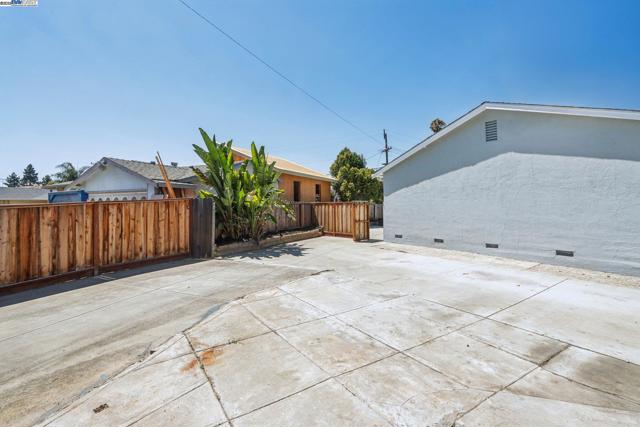 39681 Sundale Dr, Fremont CA: https://media.crmls.org/mediaz/46f0880b-bd43-4112-8e67-a7828a3909ee.jpg