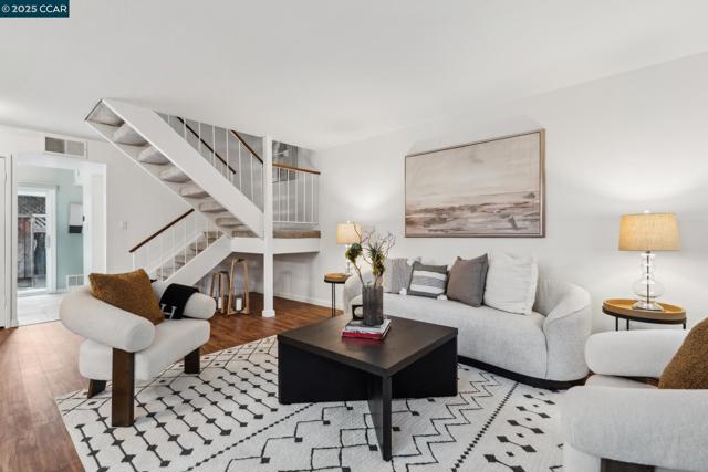 136 Garden Creek Pl, Danville CA: https://media.crmls.org/mediaz/46f0b6cb-c51f-46c4-98d0-6779869bcd83.jpg