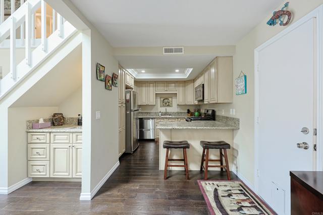 Detail Gallery Image 11 of 36 For 1415 1st St, Coronado,  CA 92118 - 2 Beds | 3 Baths