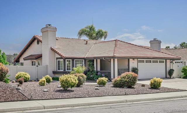 5241 Alamosa Park Dr, Oceanside CA: https://media.crmls.org/mediaz/46f1068c-184a-4e28-bd55-c72b9807efd3.jpg