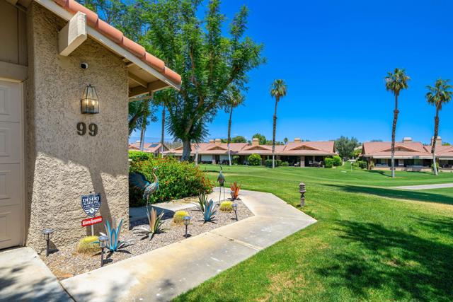 99 Camino Arroyo Place, Palm Desert CA: https://media.crmls.org/mediaz/46f11506-067f-4467-80ed-0579937d5985.jpg
