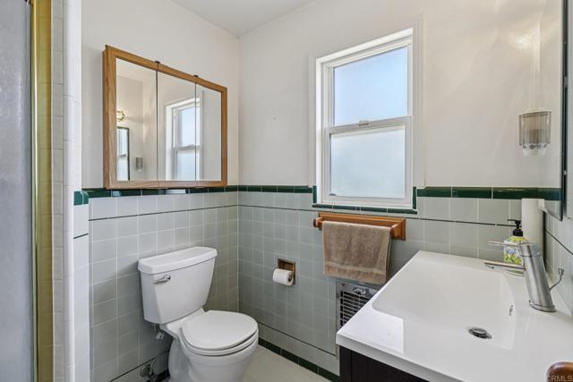 Detail Gallery Image 25 of 70 For 2397 Mira Sol Dr, Vista,  CA 92084 - 3 Beds | 2 Baths