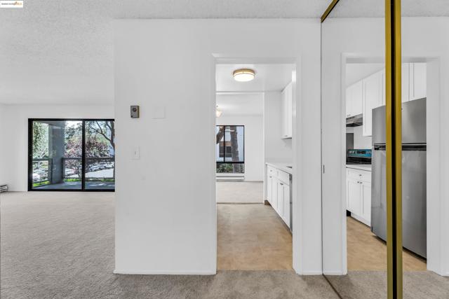 7 Commodore Dr, Emeryville CA: https://media.crmls.org/mediaz/46f1c289-9199-4aea-becf-cd99bf6de356.jpg