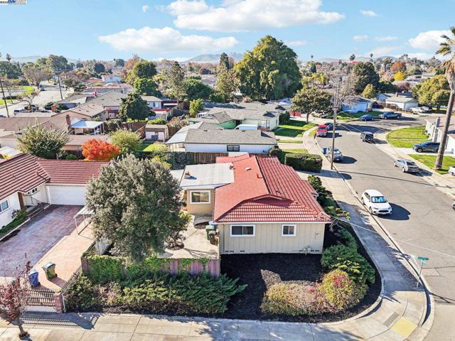 35593 Cleremont Dr, Newark CA: https://media.crmls.org/mediaz/46f1f996-2749-4456-9851-f03e2c3e5e56.jpg