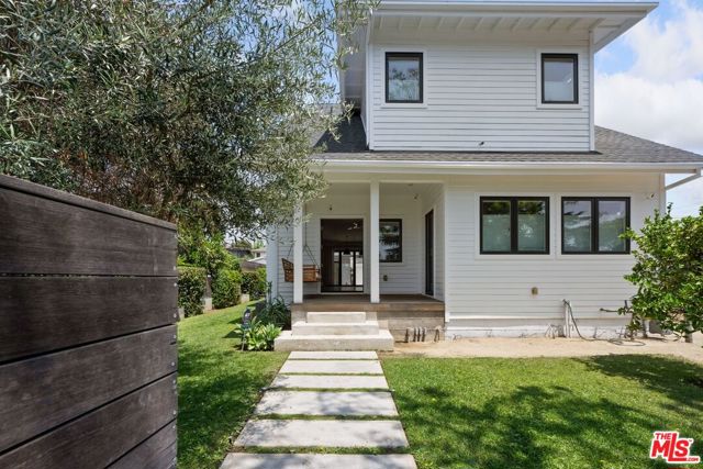 4525 Melbourne Avenue, Los Angeles CA: https://media.crmls.org/mediaz/46f2d7eb-f61a-4a25-8a6b-a9062ed4eb11.jpg
