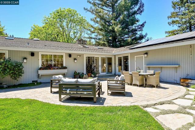 1023 White Gate Rd, Alamo CA: https://media.crmls.org/mediaz/46f30945-2171-4455-b5a3-6d62af50cb22.jpg